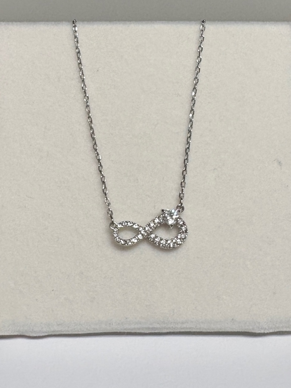 Swarovski Infinity Pendant Necklace Heart Crystal Rhodium Plated 5520576 EUC